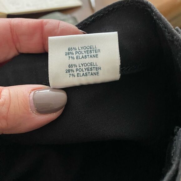 NWT J Brand Selena  Mid Rise Crop Boot Jeans - Picture 9 of 10